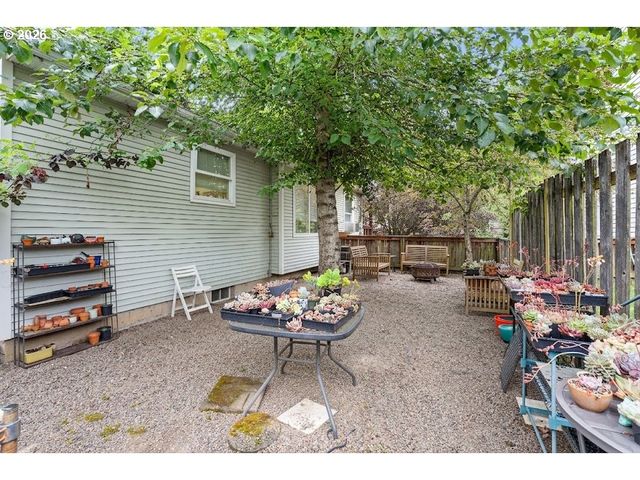 8351 N BANK St, Portland, OR 97203