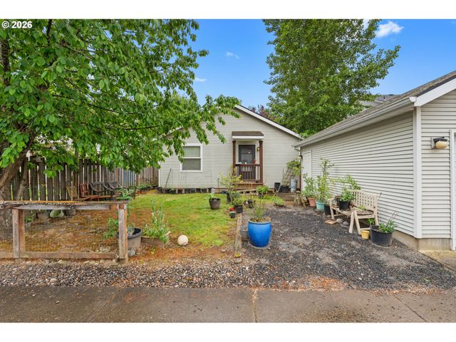8351 N BANK St, Portland, OR 97203