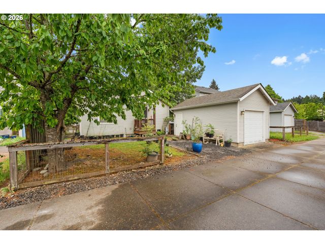 8351 N BANK St, Portland, OR 97203