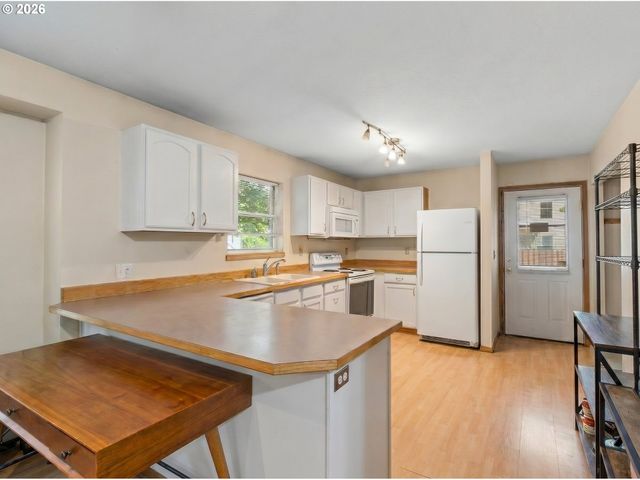 8351 N BANK St, Portland, OR 97203