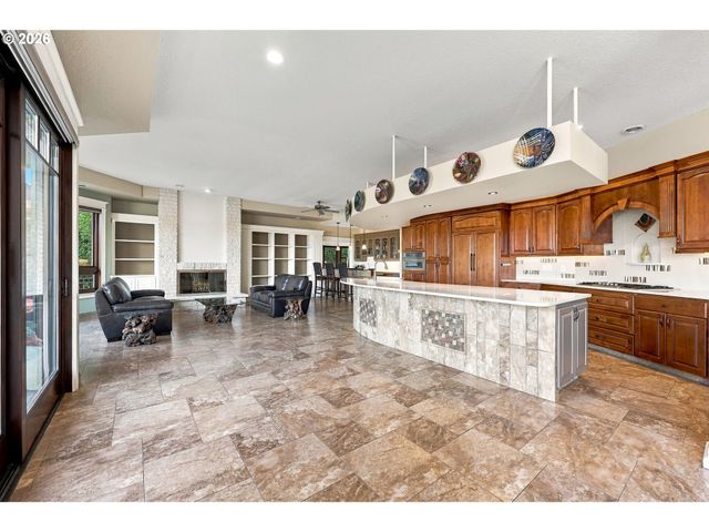 750 Se ARROW CREEK Ln, Gresham, OR 97080