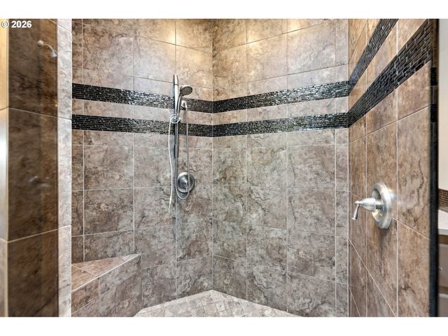 750 Se ARROW CREEK Ln, Gresham, OR 97080