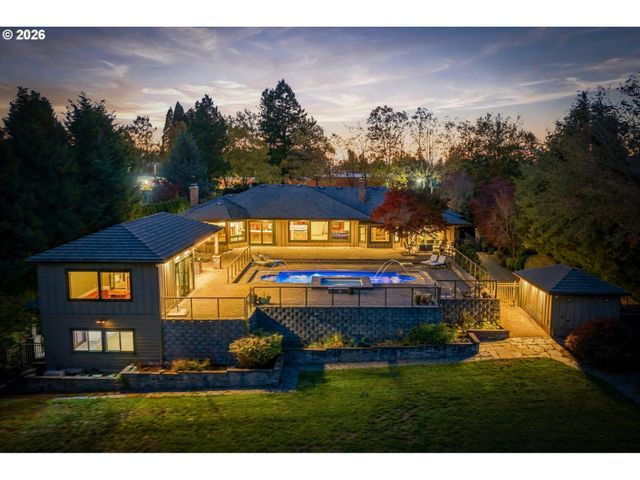 750 Se ARROW CREEK Ln, Gresham, OR 97080