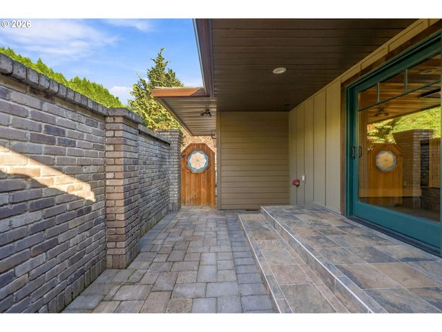 750 Se ARROW CREEK Ln, Gresham, OR 97080