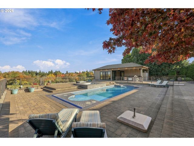 750 Se ARROW CREEK Ln, Gresham, OR 97080
