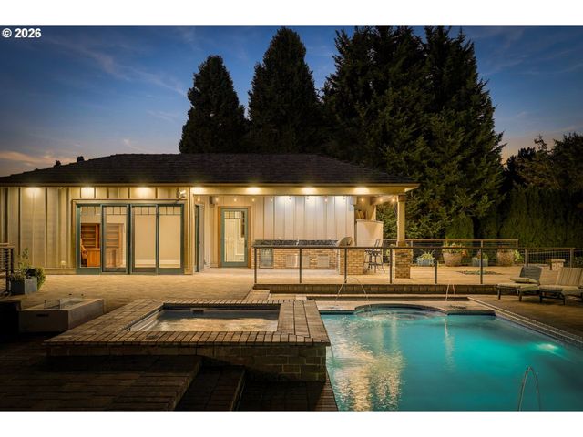 750 Se ARROW CREEK Ln, Gresham, OR 97080