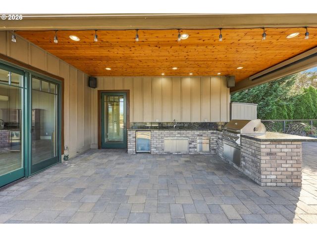 750 Se ARROW CREEK Ln, Gresham, OR 97080
