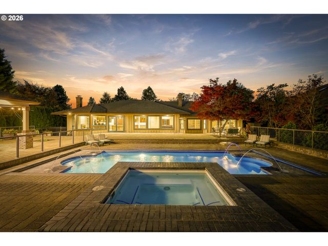 750 Se ARROW CREEK Ln, Gresham, OR 97080