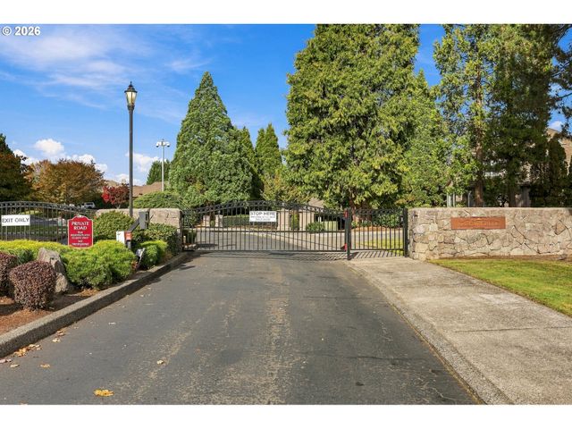 750 Se ARROW CREEK Ln, Gresham, OR 97080