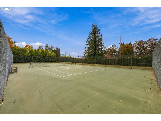 750 Se ARROW CREEK Ln, Gresham, OR 97080