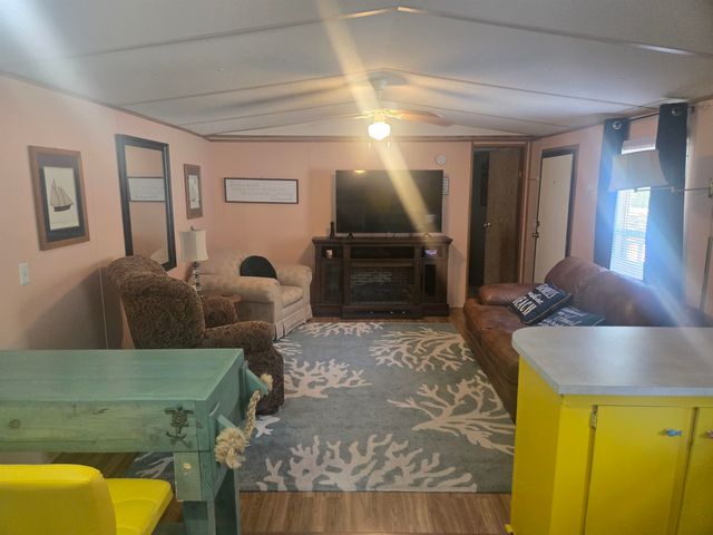 348 Bridge St., Garden City Beach, SC 29576