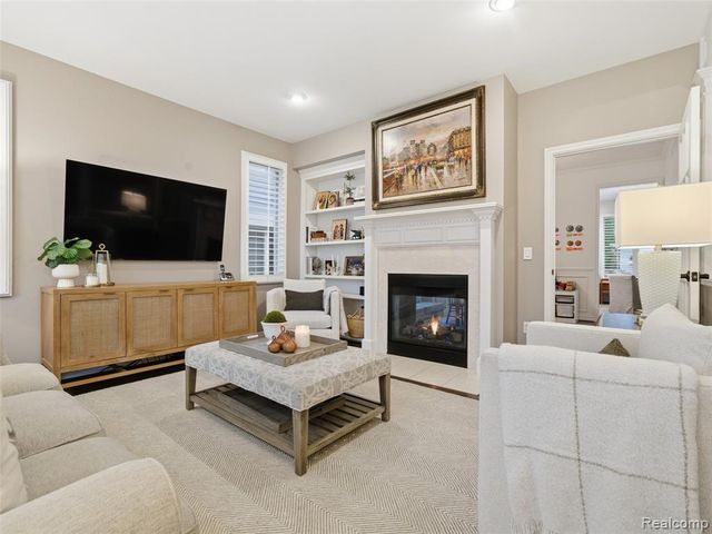 307 Taylor Avenue, Rochester, MI 48307