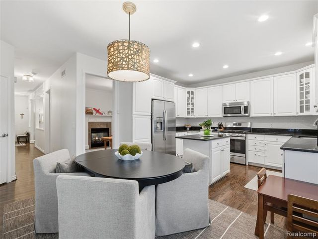 307 Taylor Avenue, Rochester, MI 48307