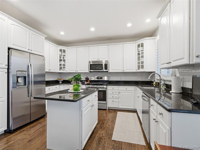 307 Taylor Avenue, Rochester, MI 48307