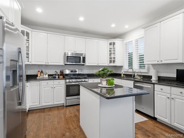 307 Taylor Avenue, Rochester, MI 48307