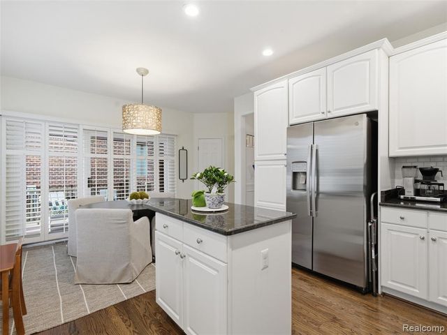 307 Taylor Avenue, Rochester, MI 48307