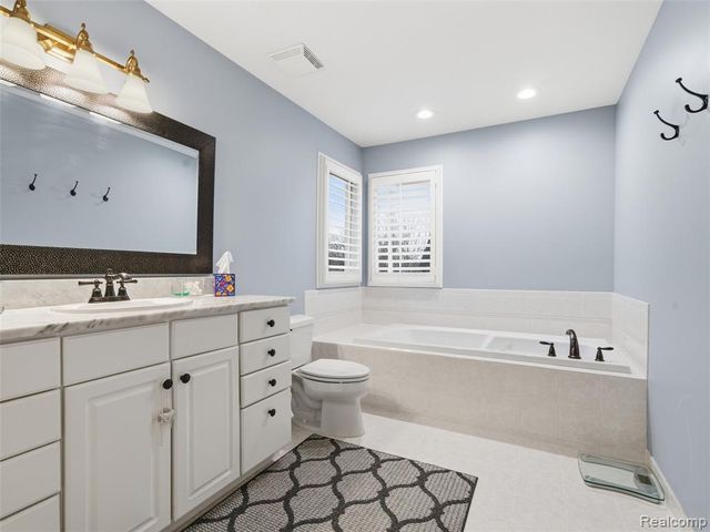 307 Taylor Avenue, Rochester, MI 48307