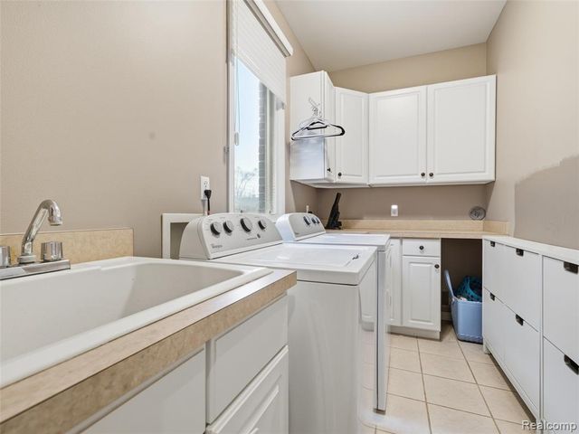 307 Taylor Avenue, Rochester, MI 48307