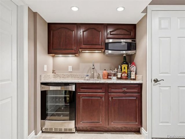 307 Taylor Avenue, Rochester, MI 48307