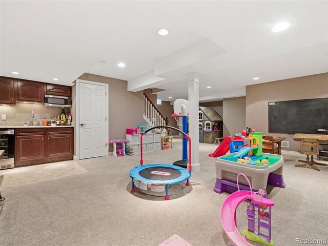 307 Taylor Avenue, Rochester, MI 48307