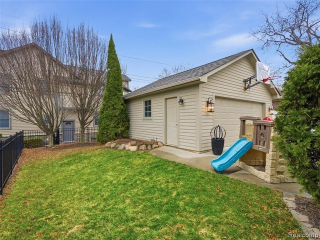 307 Taylor Avenue, Rochester, MI 48307