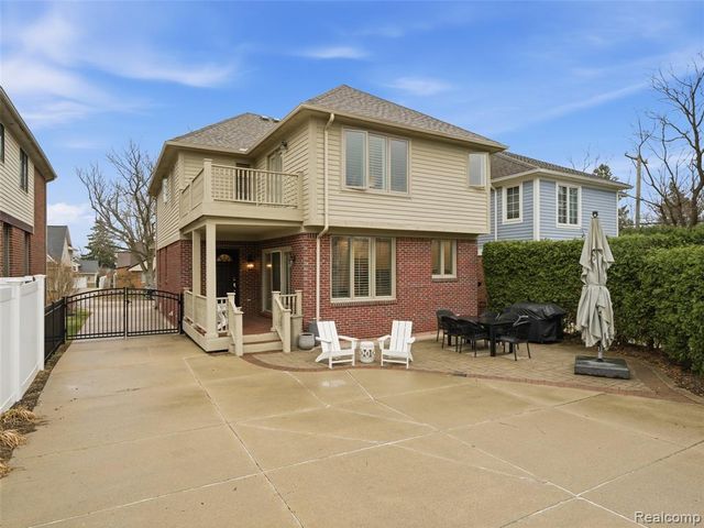 307 Taylor Avenue, Rochester, MI 48307