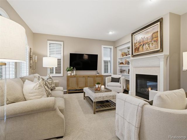 307 Taylor Avenue, Rochester, MI 48307