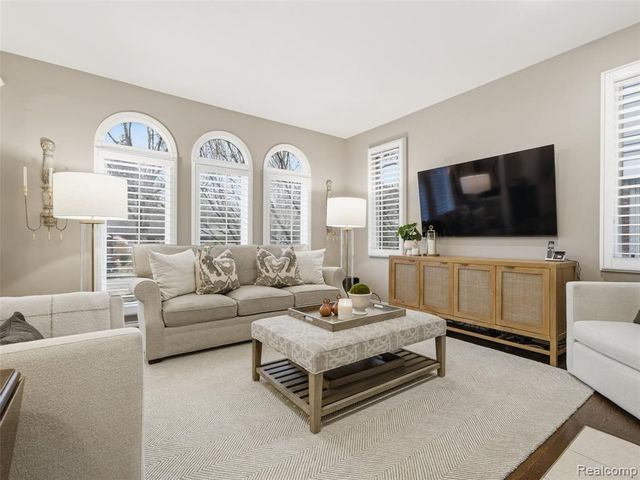 307 Taylor Avenue, Rochester, MI 48307