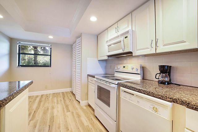 1036 Us Highway 1 216, North Palm Beach, FL 33408