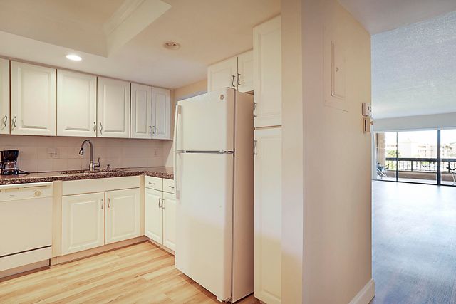 1036 Us Highway 1 216, North Palm Beach, FL 33408