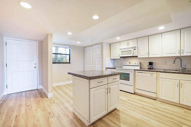 1036 Us Highway 1 216, North Palm Beach, FL 33408