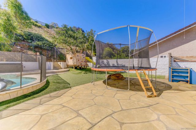 2735 Waterbury Way, Carlsbad, CA 92010