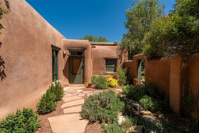 22 La Vega, Galisteo, NM 87540