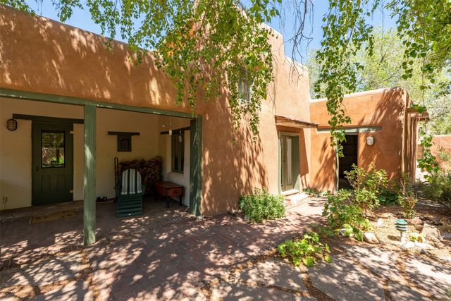 22 La Vega, Galisteo, NM 87540