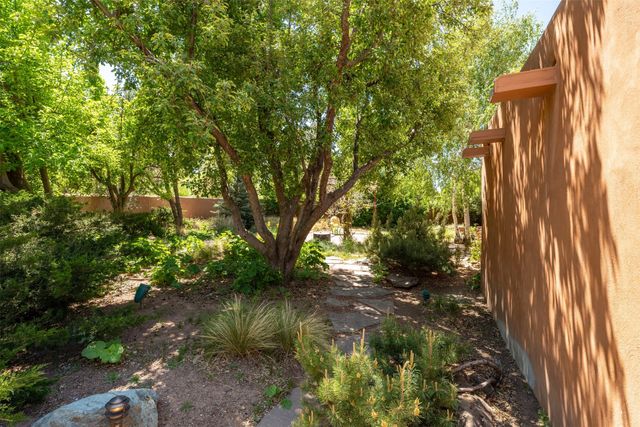 22 La Vega, Galisteo, NM 87540