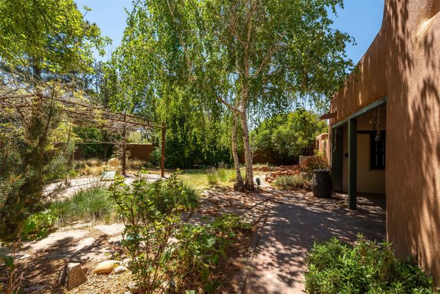 22 La Vega, Galisteo, NM 87540