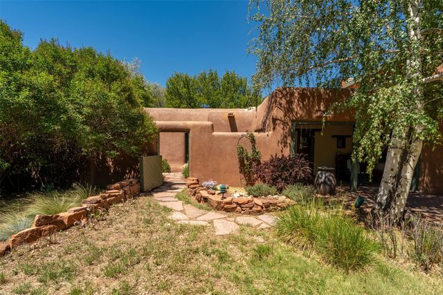 22 La Vega, Galisteo, NM 87540