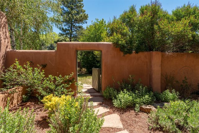 22 La Vega, Galisteo, NM 87540
