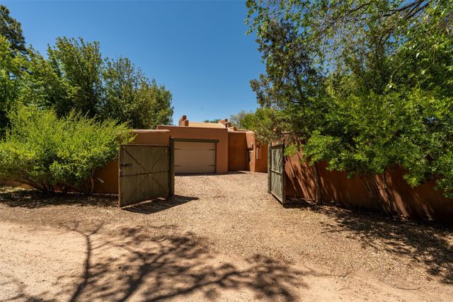 22 La Vega, Galisteo, NM 87540
