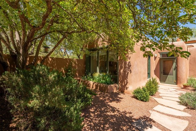 22 La Vega, Galisteo, NM 87540