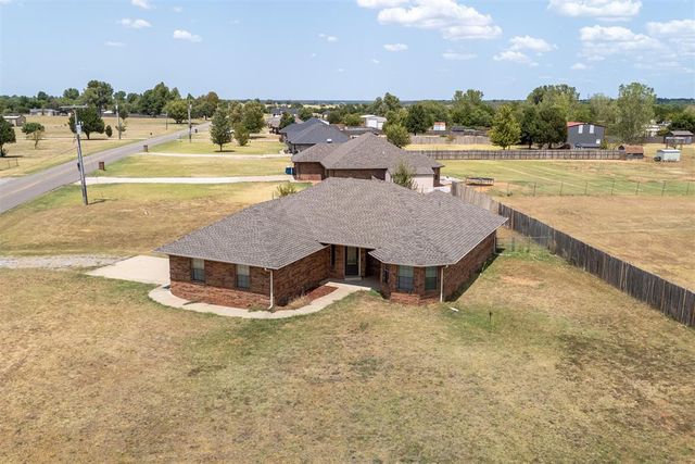 893 S Cemetery Road, Tuttle, OK 73089