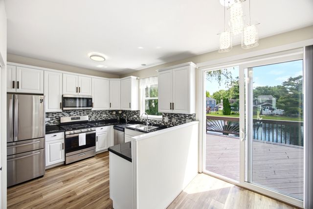 4003 Boone Creek Circle, Mchenry, IL 60050