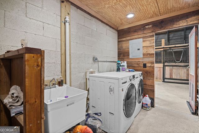 1040 Little River Way, Alpharetta, GA 30004