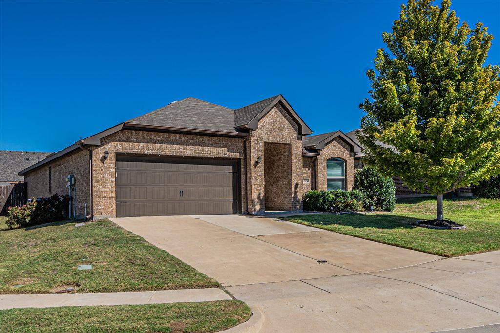 1032 Deer Valley Drive, Weatherford, TX 76087 — photo 2