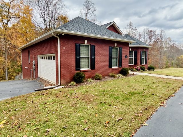 498 Dearman St, Smithville, TN 37166