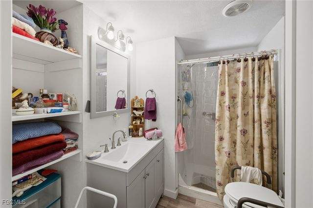 136 Lexington AVE, Fort Myers, FL 33908