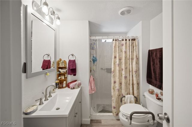 136 Lexington AVE, Fort Myers, FL 33908