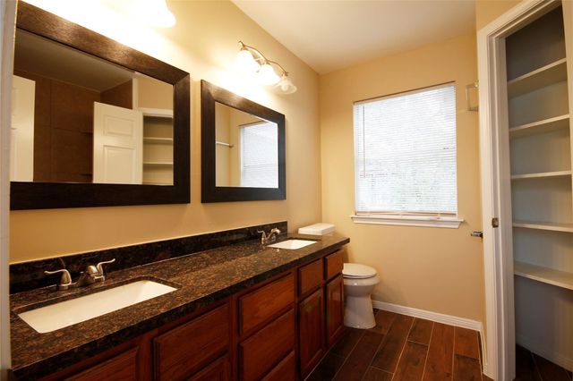 11615 Glenwolde Drive, Houston, TX 77099