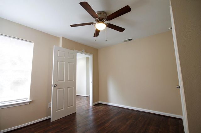 11615 Glenwolde Drive, Houston, TX 77099