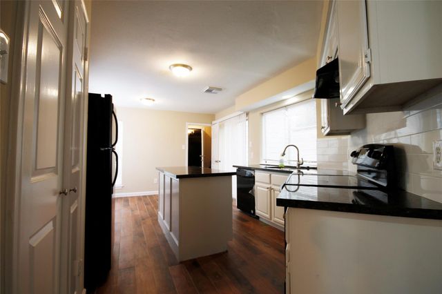 11615 Glenwolde Drive, Houston, TX 77099